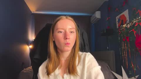 Snapshot of anna_kare chatting on 04-16-26, 02:51 Anna online show from 04-16-26, 02:51