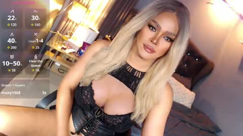 Snapshot of anna_mclaine chatting on 05-26-26, 01:01 Miss Anna online show from 05-26-26, 01:01