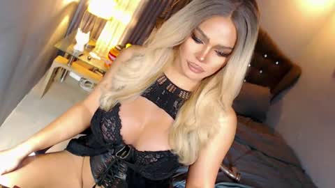 Snapshot of anna_mclaine chatting on 06-20-26, 12:36 Miss Anna online show from 06-20-26, 12:36