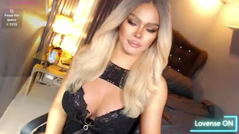 Snapshot of anna_mclaine chatting on 06-22-26, 11:46 Miss Anna online show from 06-22-26, 11:46