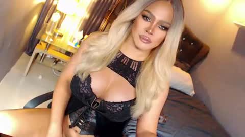 Snapshot of anna_mclaine chatting on 06-26-26, 06:07 Miss Anna online show from 06-26-26, 06:07