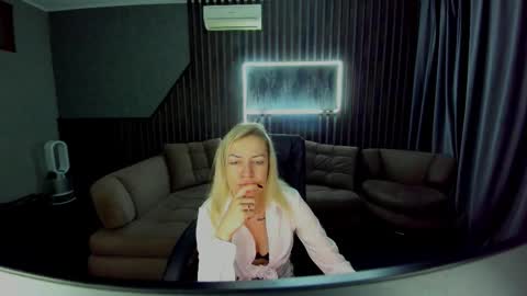 Snapshot of anna_snow9 chatting on 10-13-25, 05:40 anna_snow9 online show from 10-13-25, 05:40