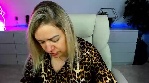 Snapshot of anna_snow9 chatting on 10-24-25, 05:48 anna_snow9 online show from 10-24-25, 05:48