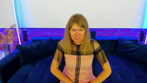 Snapshot of annabel_xxx chatting on 11-20-25, 06:40 Annabel online show from 11-20-25, 06:40