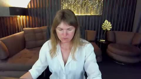 Snapshot of annabel_xxx chatting on 06-18-26, 06:01 Annabel online show from 06-18-26, 06:01