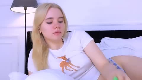 AnnaBelle online show from 10-24-25, 02:19