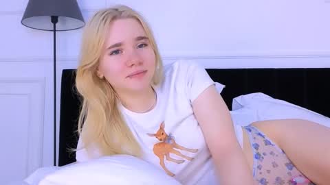 AnnaBelle online show from 10-30-25, 02:35