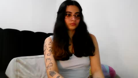 Snapshot of annacrow chatting on 05-27-26, 01:57 Anna online show from 05-27-26, 01:57