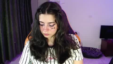 Snapshot of annacrow chatting on 06-22-26, 05:04 Anna online show from 06-22-26, 05:04