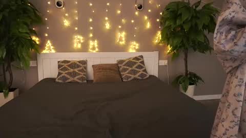 Anna online show from 01-04-25, 01:42