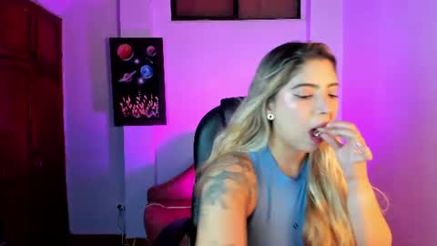 Snapshot of annafoxxx_ chatting on 06-21-26, 05:48 Ana Foxxx online show from 06-21-26, 05:48