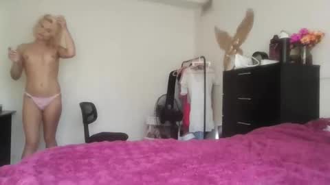 AnnaMarrie online show from 11-15-25, 07:32