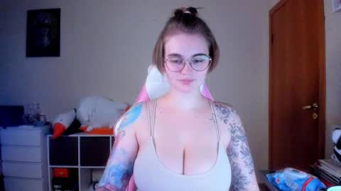 Snapshot of annaroading chatting on 02-14-25, 09:10 AnnaRoading online show from 02-14-25, 09:10