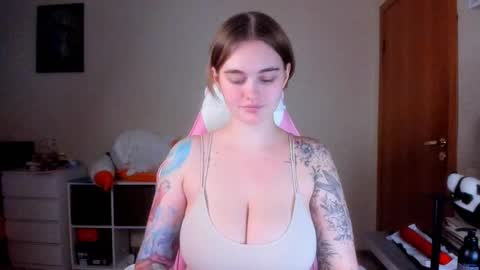 Snapshot of annaroading chatting on 02-17-25, 06:48 AnnaRoading online show from 02-17-25, 06:48