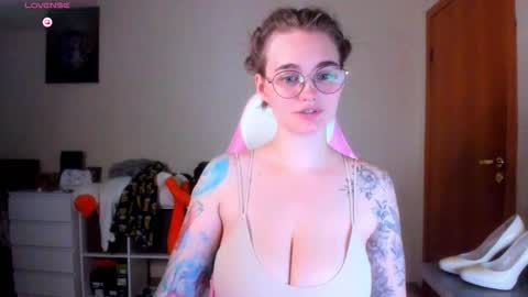 Snapshot of annaroading chatting on 10-12-25, 12:09 AnnaRoading online show from 10-12-25, 12:09