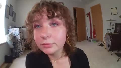 Snapshot of annarose999 chatting on 06-26-26, 10:58 annarose999 online show from 06-26-26, 10:58