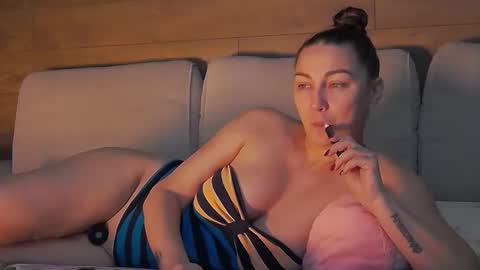 annasplash online show from 10-07-25, 06:32