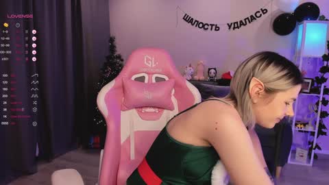 Snapshot of annatrueno chatting on 12-31-24, 03:01 Anna online show from 12-31-24, 03:01