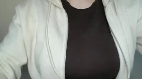 Bella online show from 02-16-26, 01:07