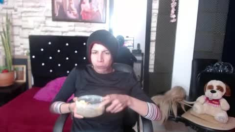 Snapshot of anne_castle86 chatting on 10-16-25, 05:08 Anne online show from 10-16-25, 05:08