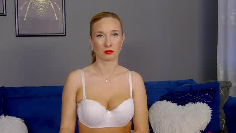 Snapshot of annehove chatting on 06-05-26, 03:46 Anne online show from 06-05-26, 03:46