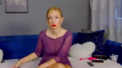 Snapshot of annehove chatting on 06-25-26, 02:55 Anne online show from 06-25-26, 02:55