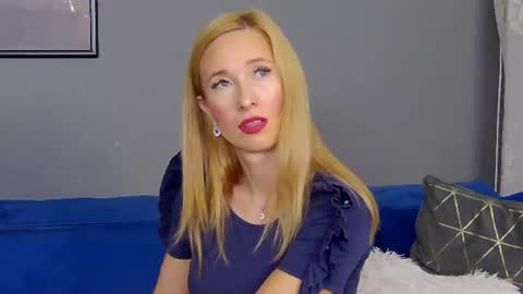 Snapshot of annehove chatting on 07-03-26, 02:40 Anne online show from 07-03-26, 02:40