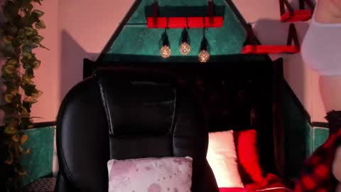 Snapshot of annejane_ chatting on 02-09-25, 08:13 Anne online show from 02-09-25, 08:13