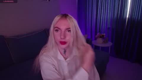 Snapshot of annetenet chatting on 09-18-25, 09:00 Annet online show from 09-18-25, 09:00