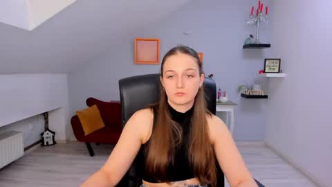 Snapshot of annewilsonn chatting on 04-20-26, 11:24 annewilsonn online show from 04-20-26, 11:24