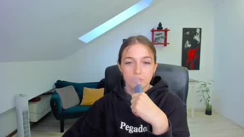 Snapshot of annewilsonn chatting on 05-14-26, 04:41 annewilsonn online show from 05-14-26, 04:41