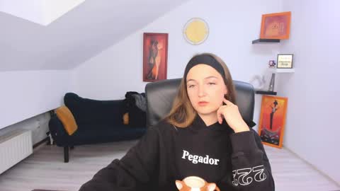 Snapshot of annewilsonn chatting on 06-03-26, 06:27 annewilsonn online show from 06-03-26, 06:27
