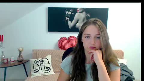 Snapshot of annewilsonn chatting on 06-12-26, 08:24 annewilsonn online show from 06-12-26, 08:24