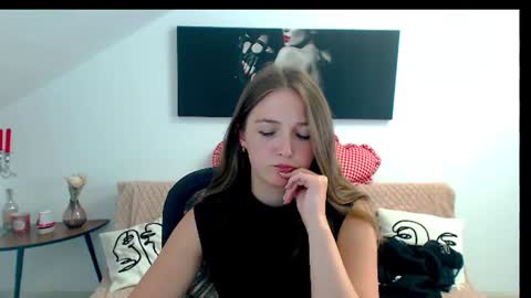 Snapshot of annewilsonn chatting on 06-16-26, 05:32 annewilsonn online show from 06-16-26, 05:32