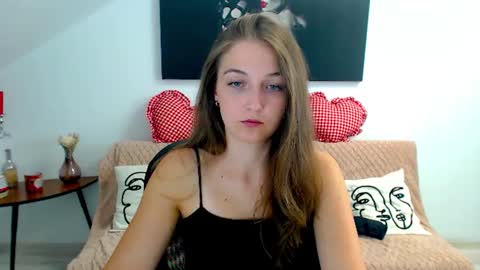 Snapshot of annewilsonn chatting on 07-22-26, 04:37 annewilsonn online show from 07-22-26, 04:37