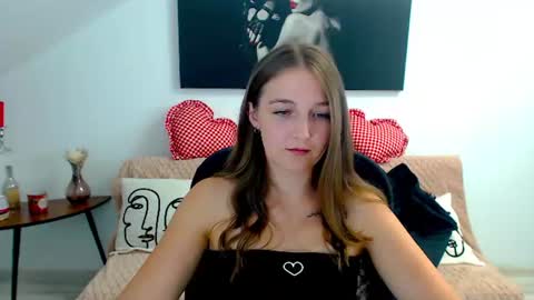 Snapshot of annewilsonn chatting on 07-23-26, 06:22 annewilsonn online show from 07-23-26, 06:22
