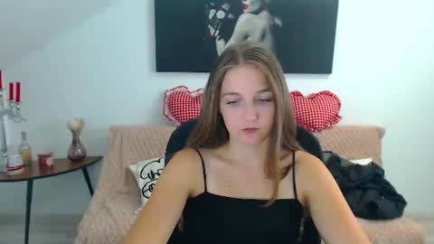 Snapshot of annewilsonn chatting on 07-24-26, 06:44 annewilsonn online show from 07-24-26, 06:44