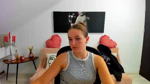 Snapshot of annewilsonn chatting on 07-29-26, 07:06 annewilsonn online show from 07-29-26, 07:06