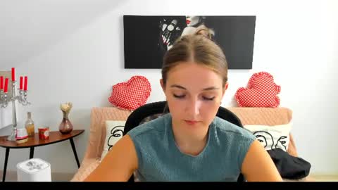 Snapshot of annewilsonn chatting on 08-03-26, 07:18 annewilsonn online show from 08-03-26, 07:18