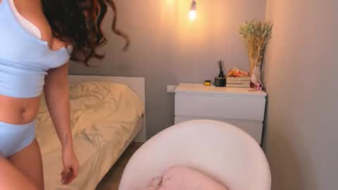 Snapshot of anni_lovely chatting on 11-15-25, 03:26 Annie online show from 11-15-25, 03:26