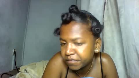 Snapshot of annick98 chatting on 02-15-26, 08:27 annick98 online show from 02-15-26, 08:27