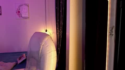 Snapshot of annie_and_ryan chatting on 01-18-26, 03:43 Annie And Ryan online show from 01-18-26, 03:43