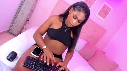 annie_dolce_ online show from 11-29-25, 12:02