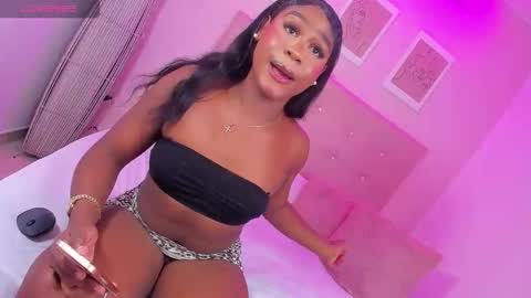 annie_dolce_ online show from 12-17-25, 01:00