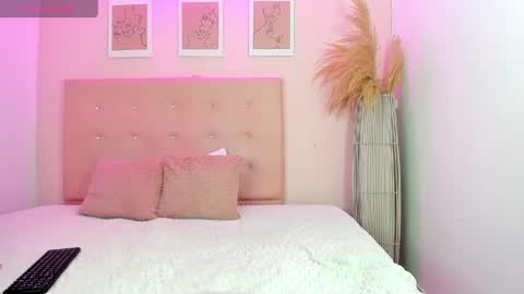 annie_dolce_ online show from 06-03-26, 12:19