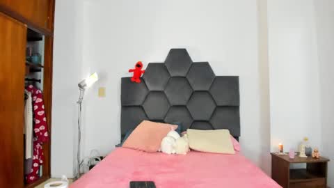 Snapshot of annie_dreams69 chatting on 01-30-25, 09:04 Annie online show from 01-30-25, 09:04