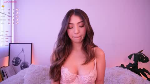 Snapshot of annie_evans24 chatting on 01-23-25, 10:01 Annie Evans online show from 01-23-25, 10:01