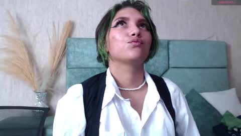 Snapshot of annie_hanss chatting on 01-12-25, 11:15 Ann online show from 01-12-25, 11:15