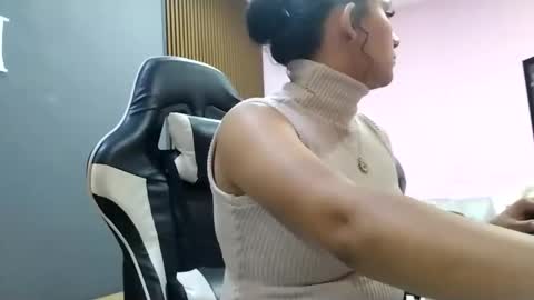 Snapshot of annie_hanss chatting on 12-20-25, 11:23 Ann online show from 12-20-25, 11:23