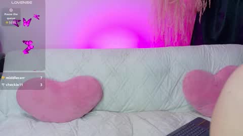 Snapshot of annie_loff chatting on 03-19-26, 11:42 annie_loff online show from 03-19-26, 11:42